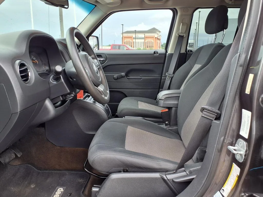 Used 2014 Gray Jeep Sport image 4