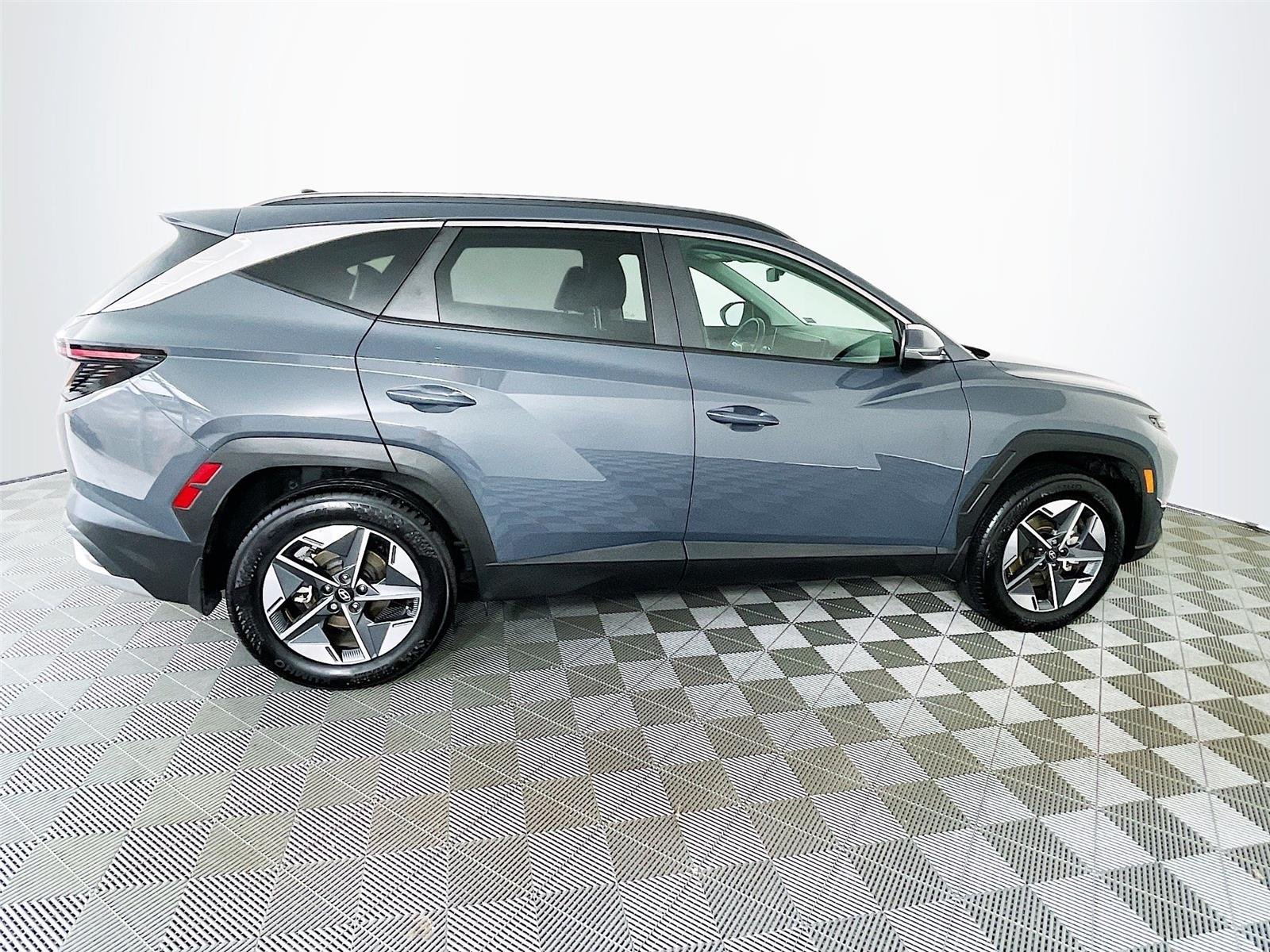 Used 2025 Ecotronic Gray Hyundai SEL Convenience image 10