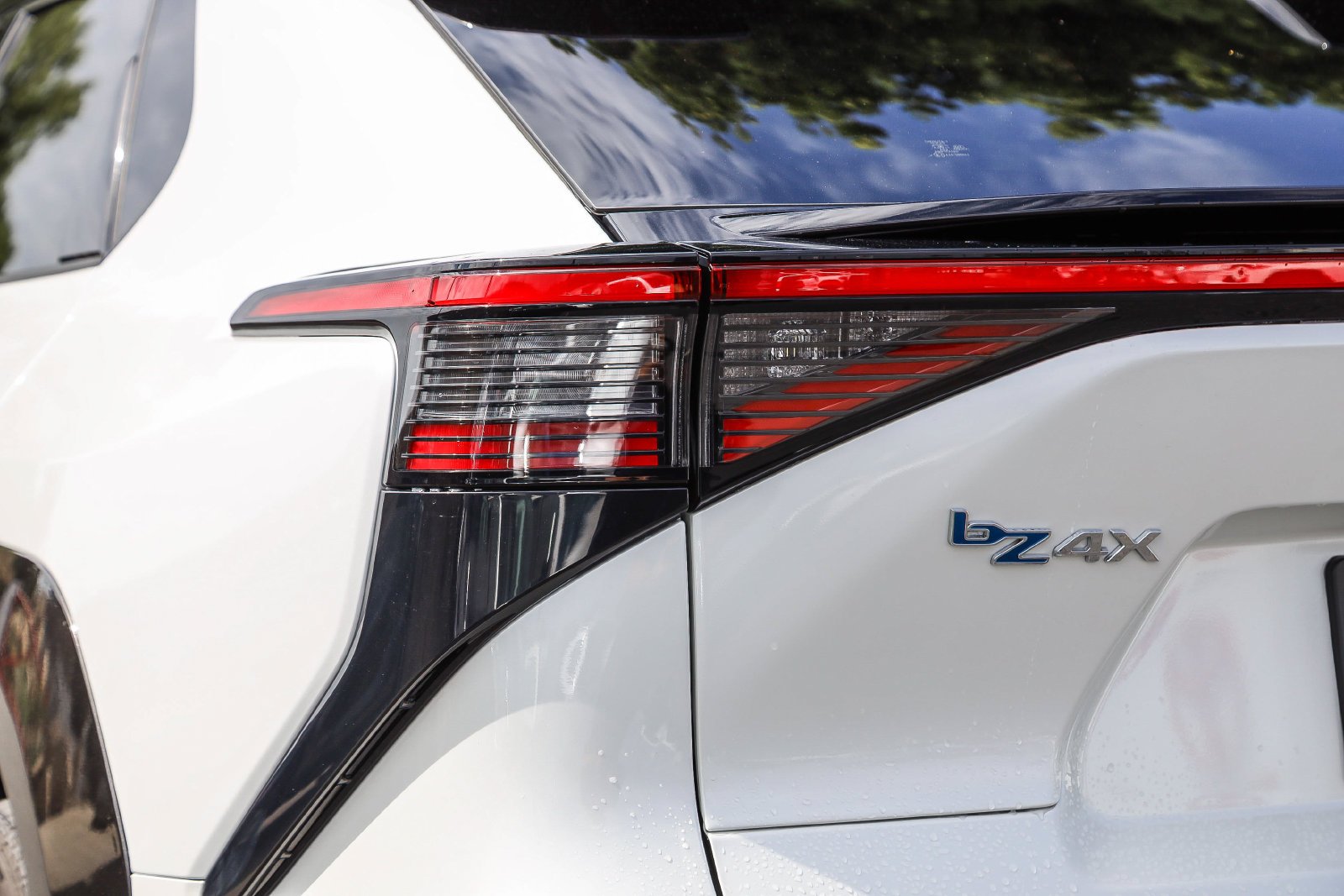 Certified Used 2023 Pearl Toyota Limited image 8