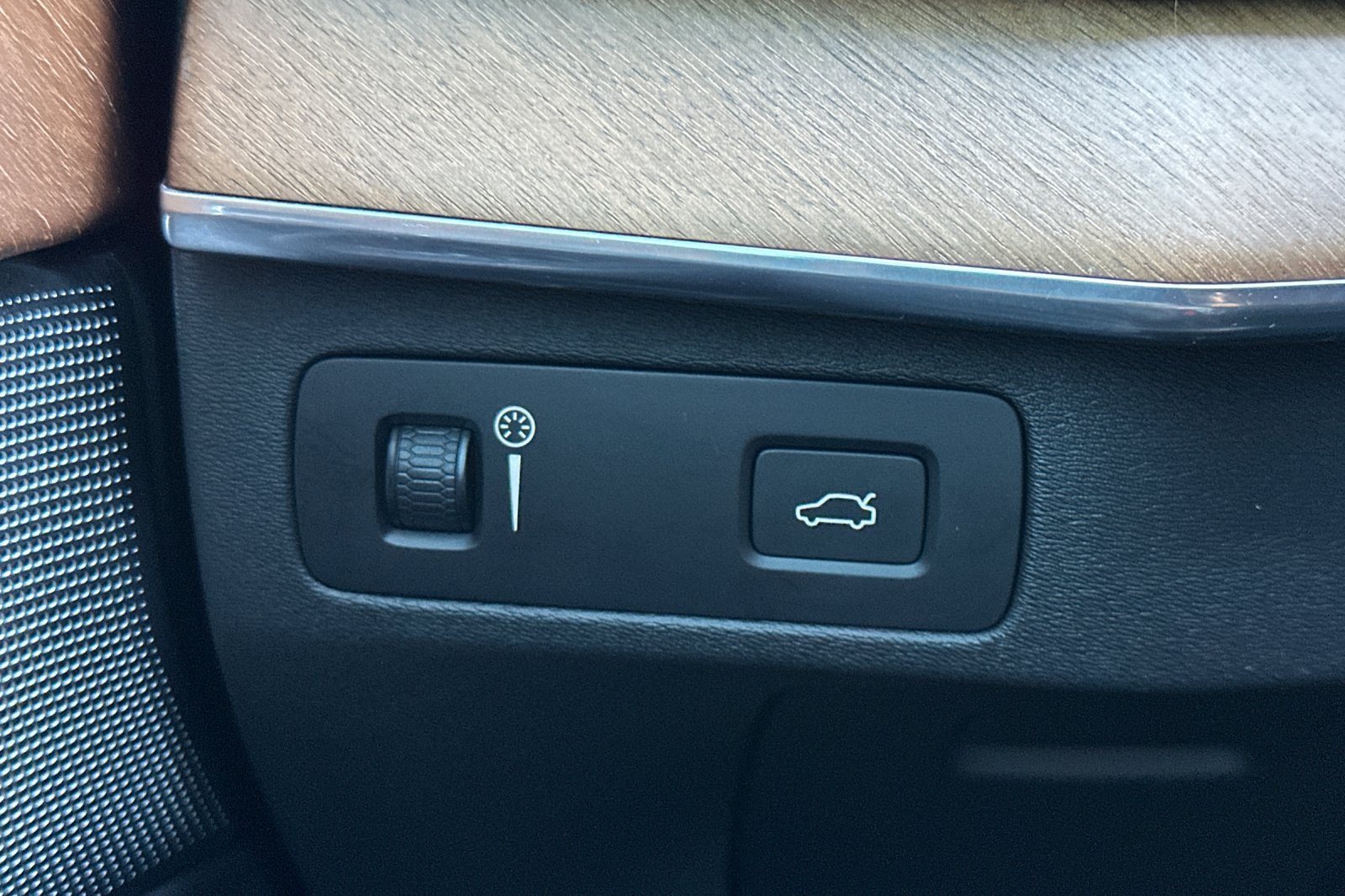 Used 2018 Black Volvo T6 Inscription image 33