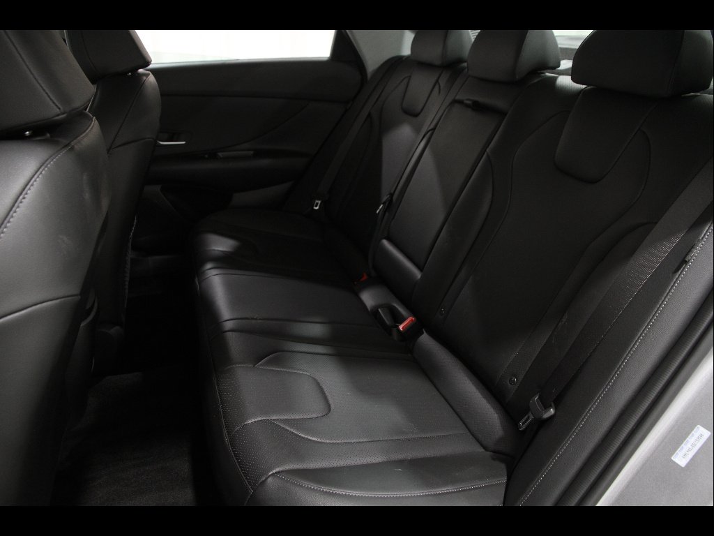 2025 Hyundai Elantra Limited - Photo 18
