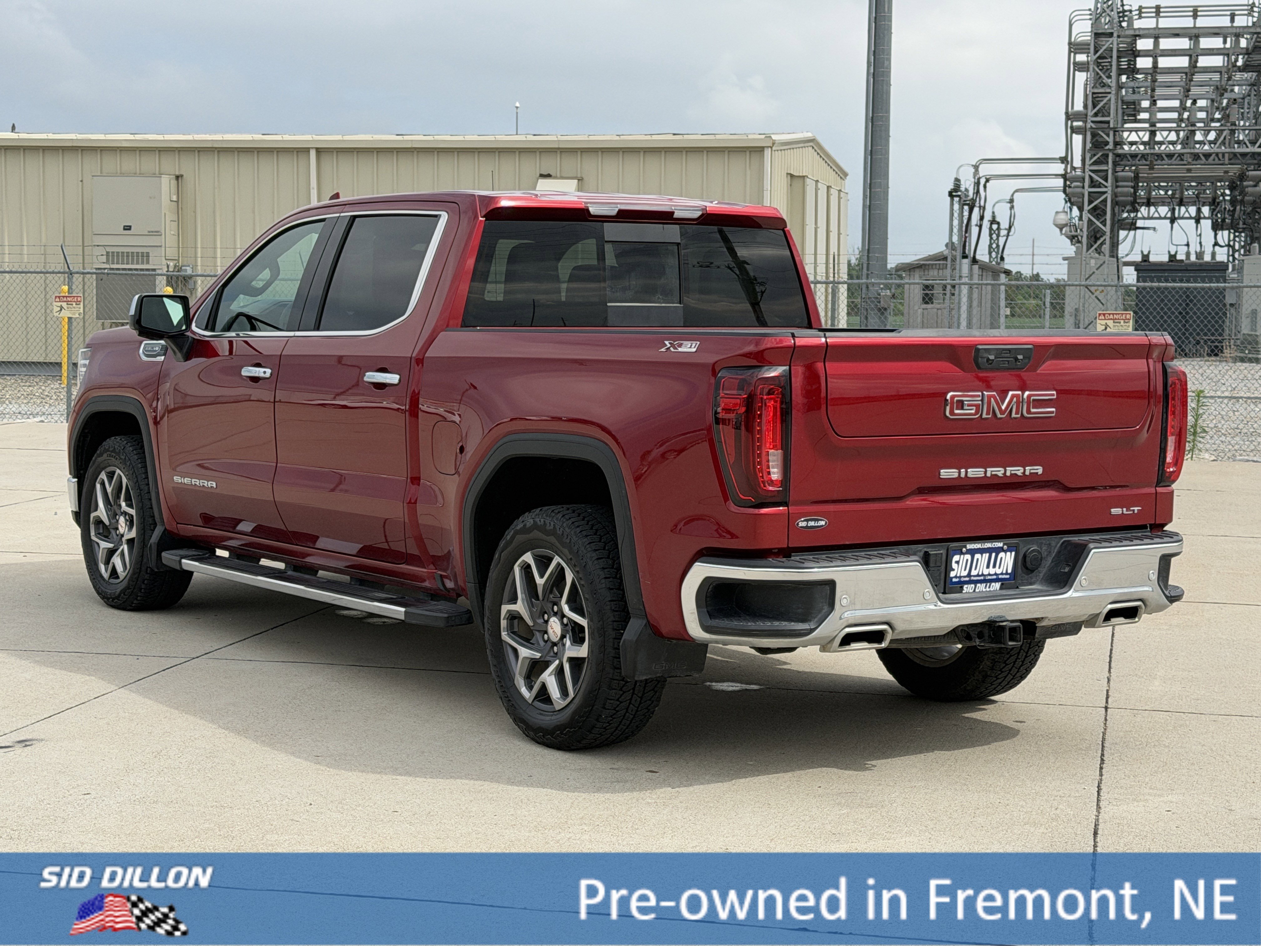 Used 2025 Volcanic Red Tintcoat GMC SLT image 6