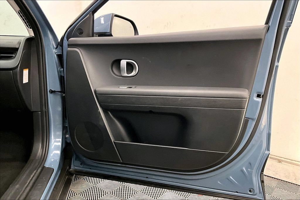 Used 2024  Hyundai SE image 25