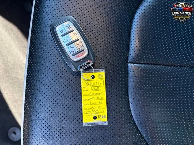 Used 2025 White Chrysler Limited image 28