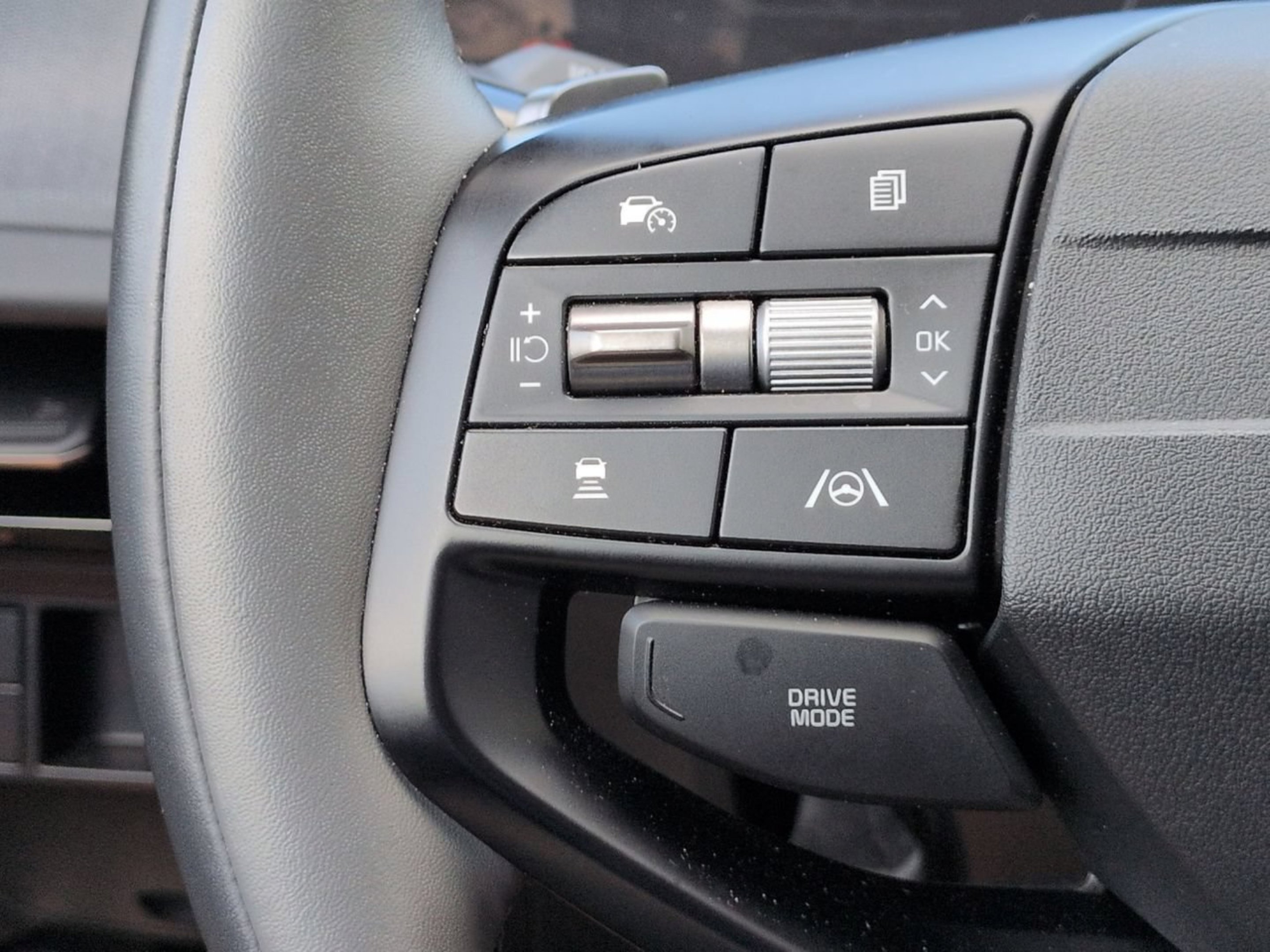 Certified Used 2025 Glacier White Pearl Kia Light image 24