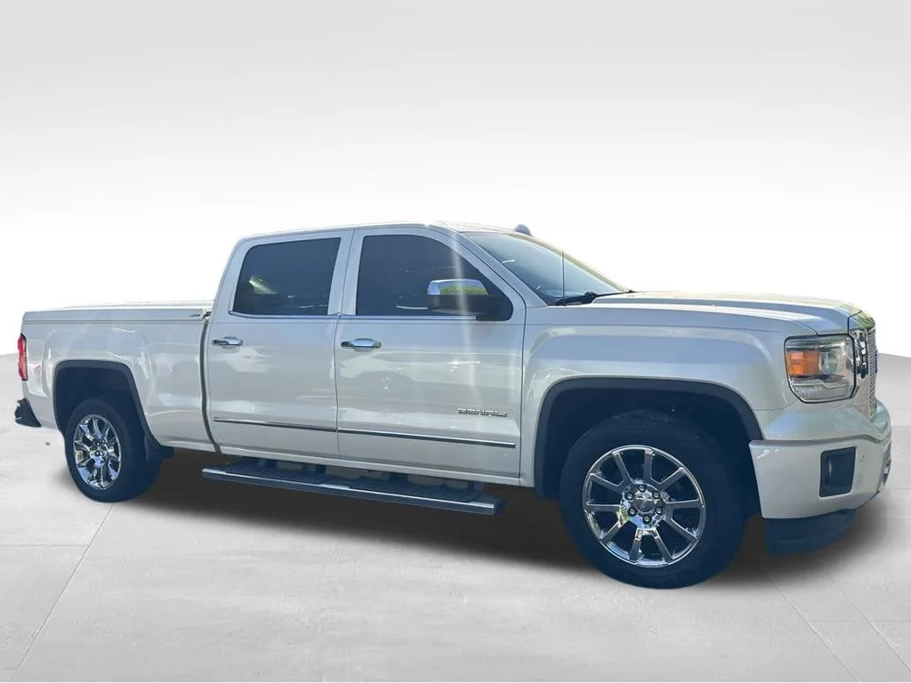 Used 2015 White GMC Denali image 11