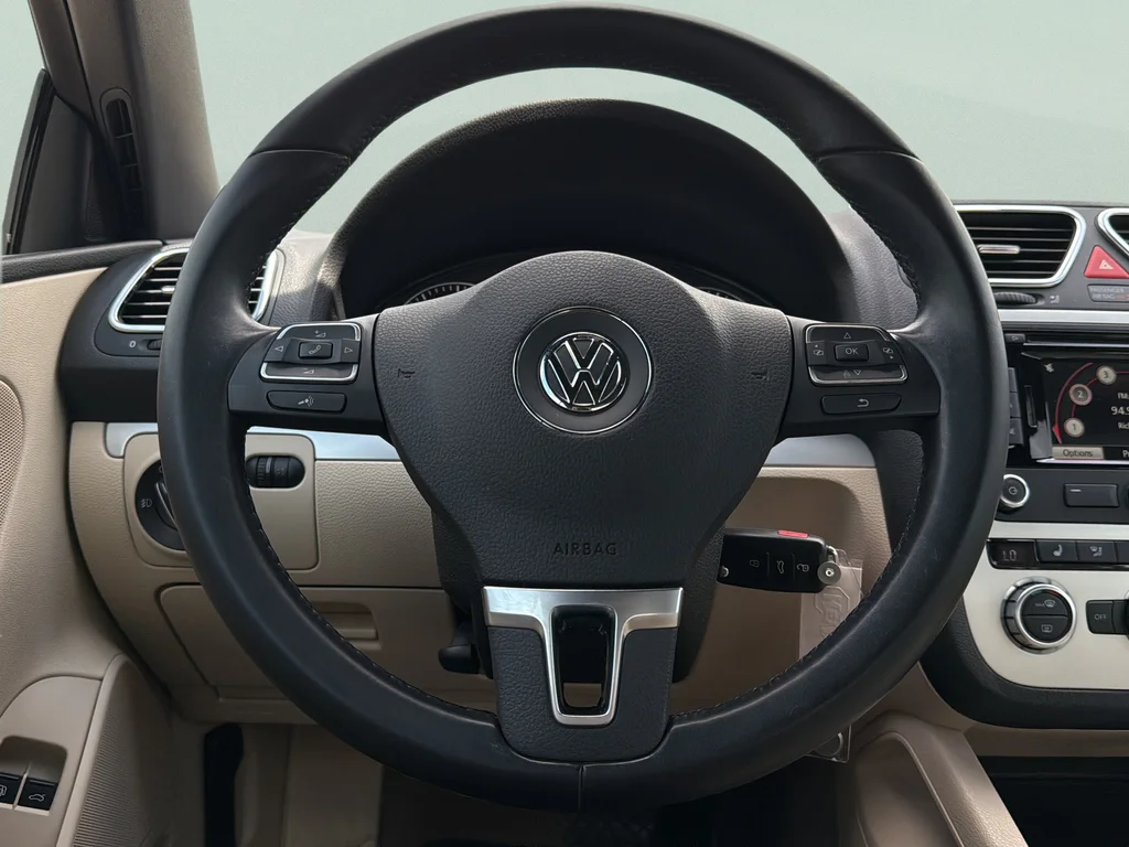 Used 2014 Brown Metallic Volkswagen Komfort Edition image 20