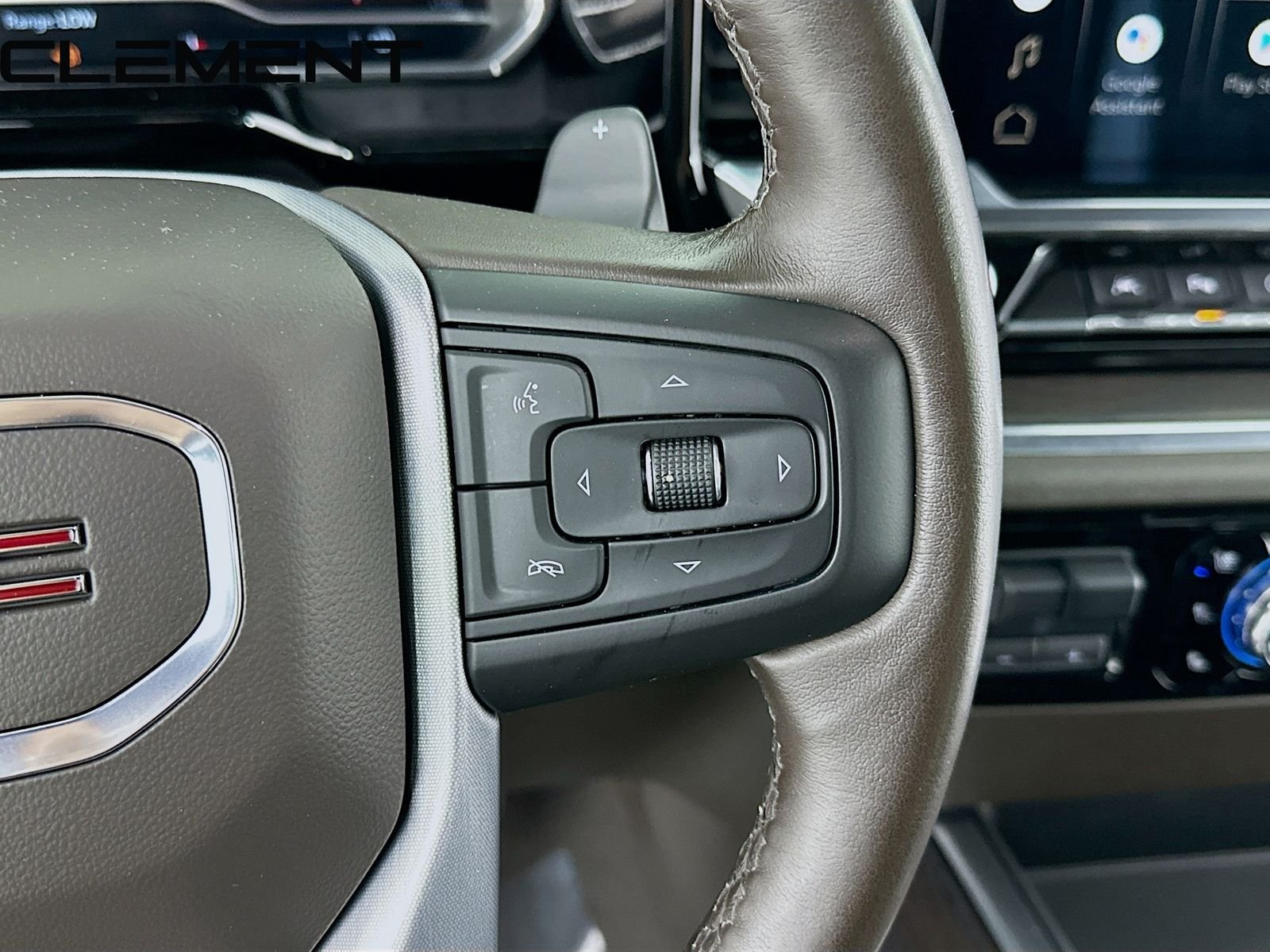 Used 2022 White GMC SLT image 17