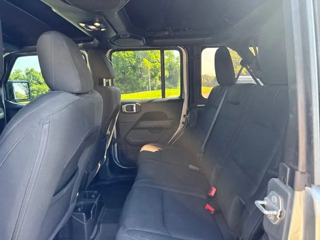 Used 2020 Silver Jeep Unlimited Sahara image 13