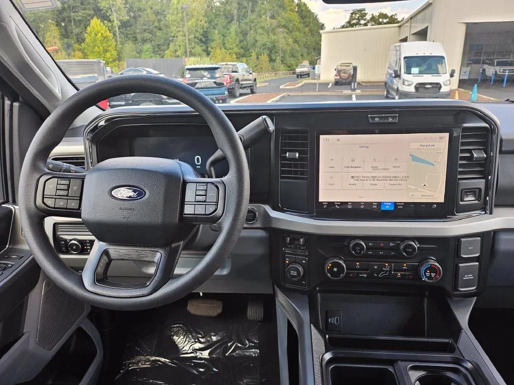 New 2027 Oxford White Ford F-350® XLT image 29