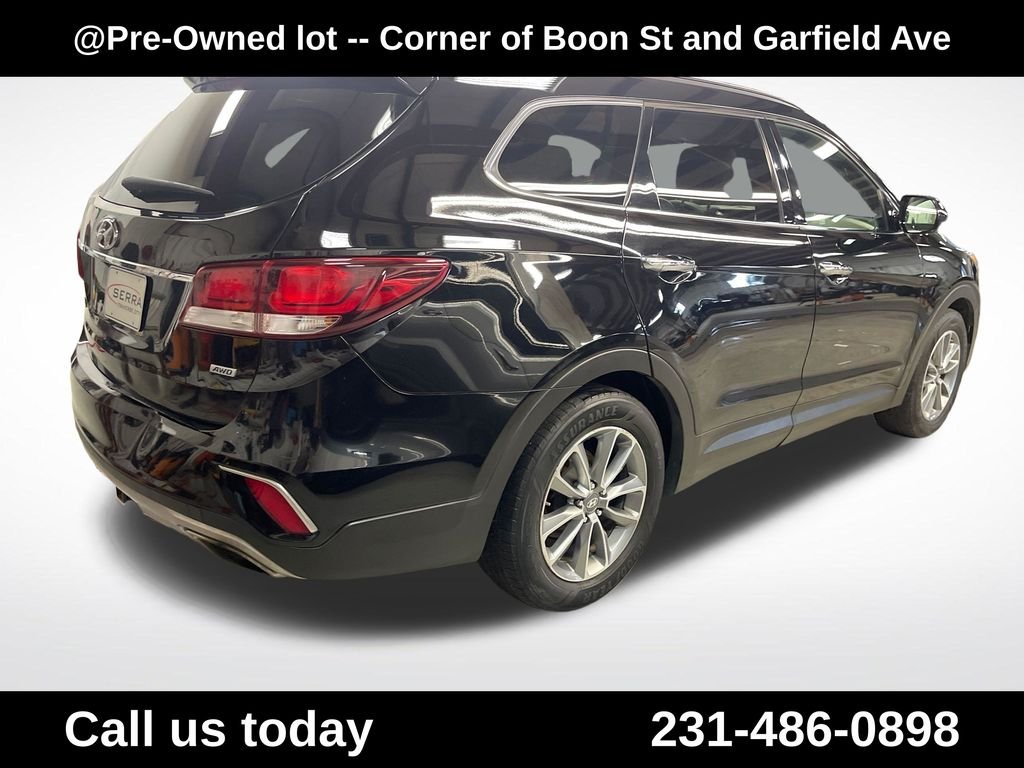 Used 2018 Black Hyundai SE image 5