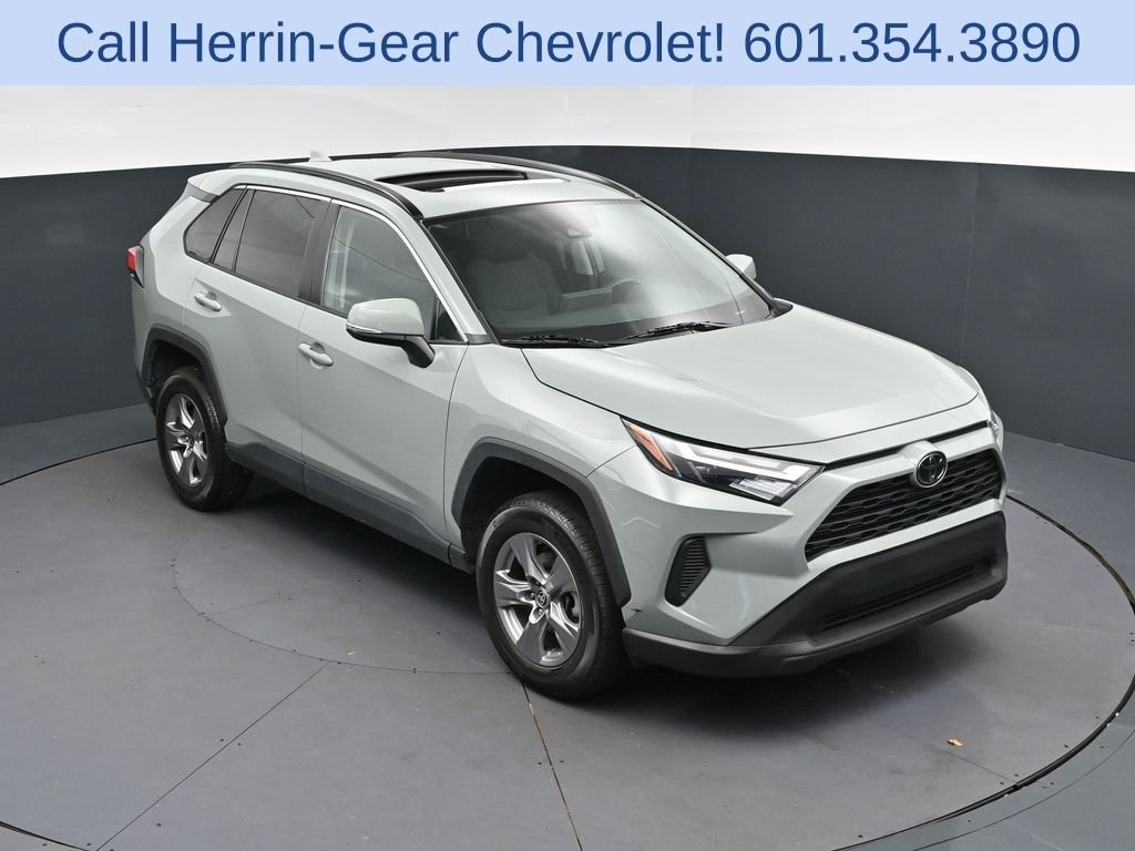 2022 Toyota RAV4 XLE FWD's photo