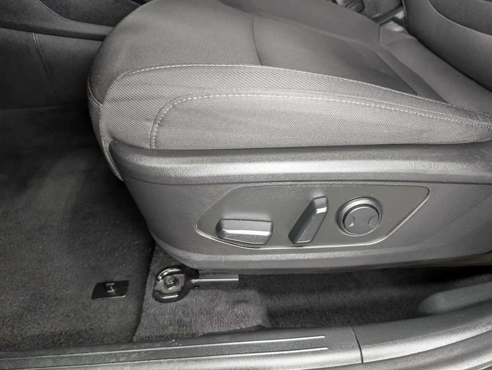 Used 2024 Dark Gray Metallic Hyundai SEL image 37