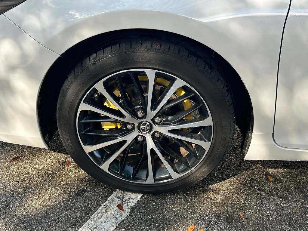 Used 2016 White Toyota LE image 25