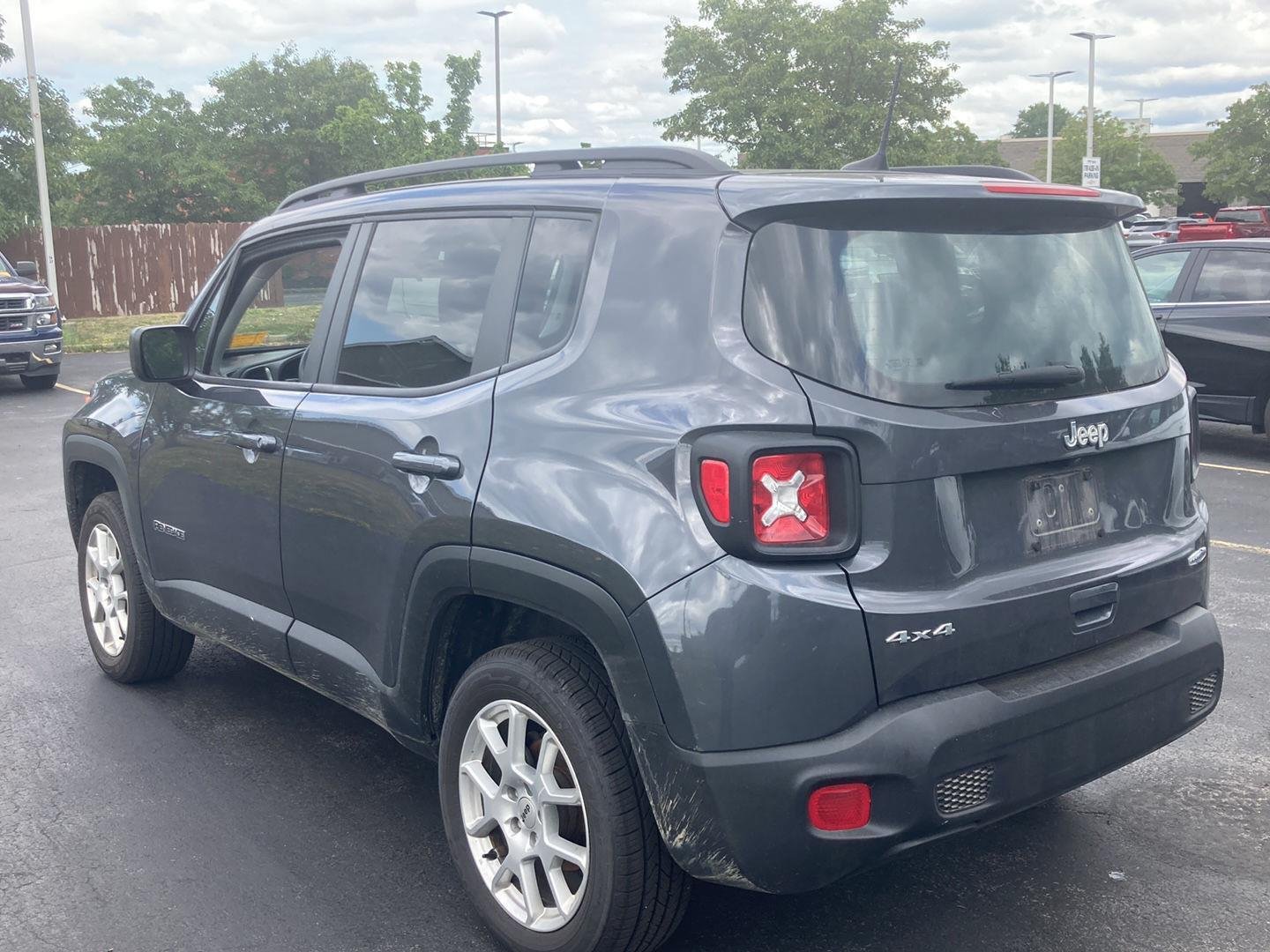 Used 2022 Graphite Gray Jeep Latitude image 5