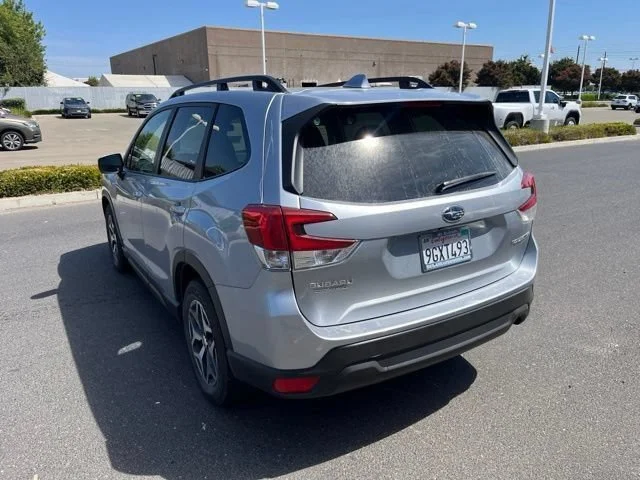 Used 2023 Ice Silver Metallic Subaru Premium image 5