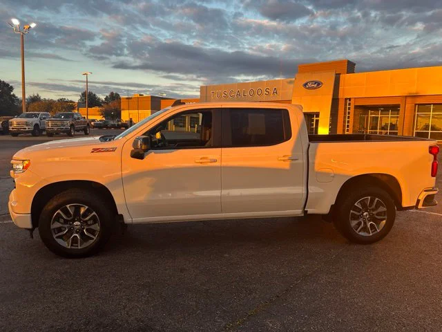 Used 2025 Summit White Chevrolet RST image 5