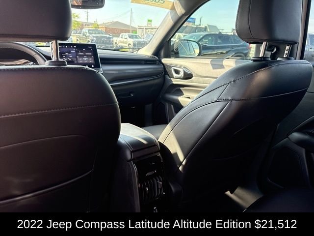Used 2022 Bright White Clearcoat Jeep Latitude image 27