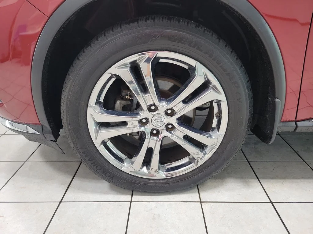 Used 2015 Red Nissan Platinum image 51