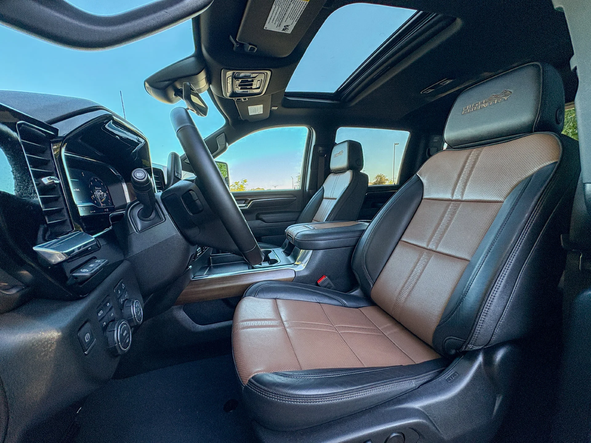 Used 2024 White Chevrolet High Country image 22