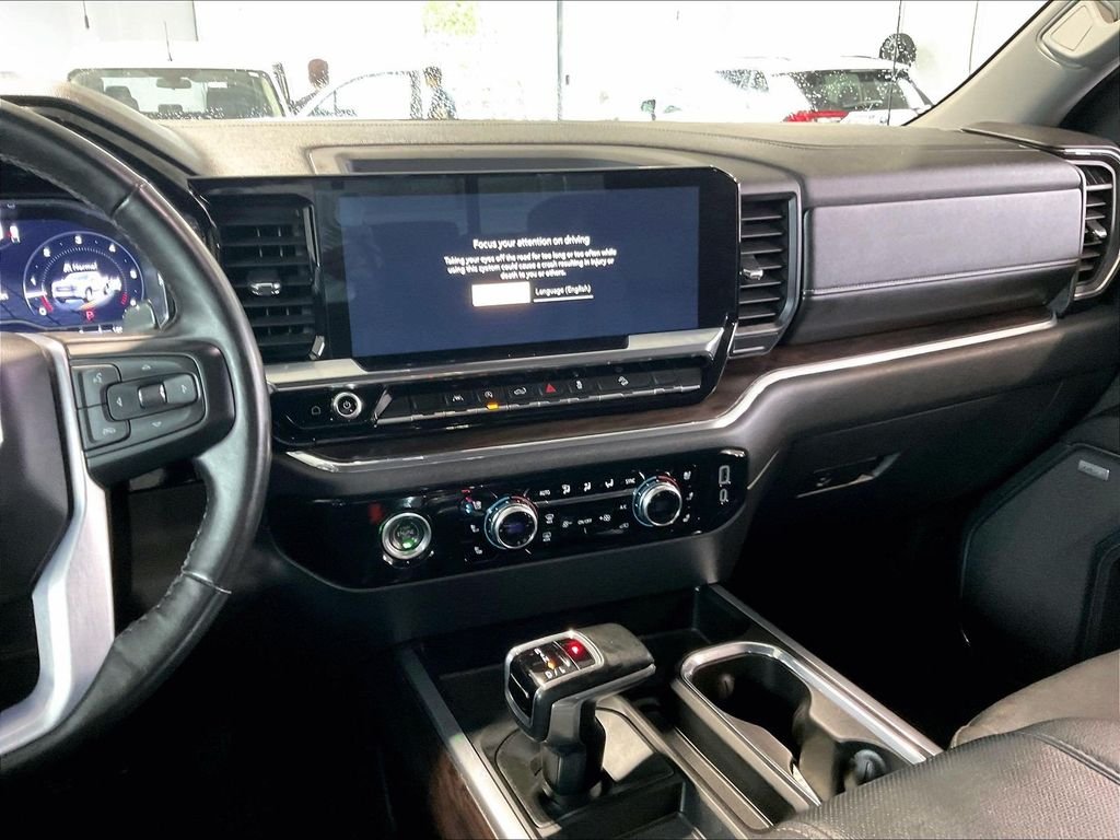 Used 2023 White GMC SLT image 18