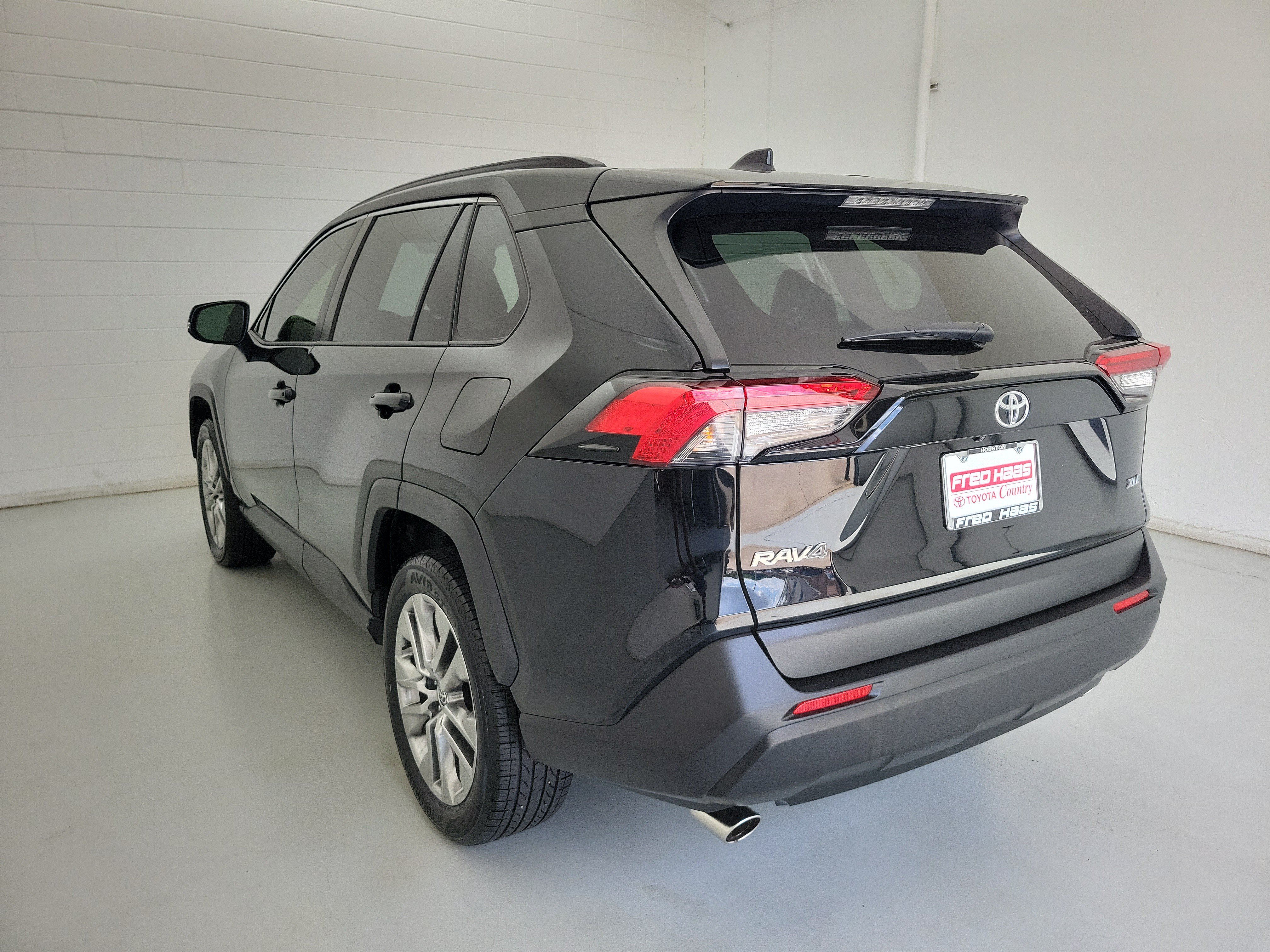Used 2024 Midnight Black Metallic Toyota XLE Premium image 7