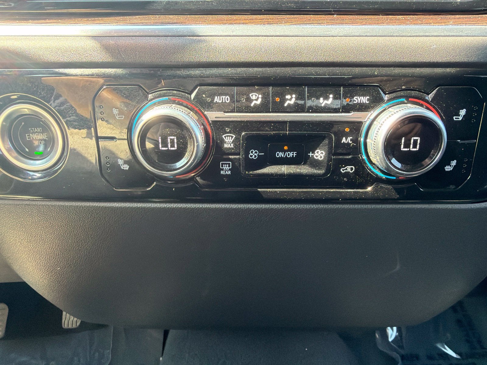 Used 2024 Summit White GMC SLE image 17
