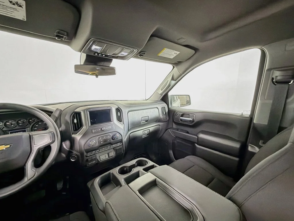 New 2026 Summit White Chevrolet WT image 20