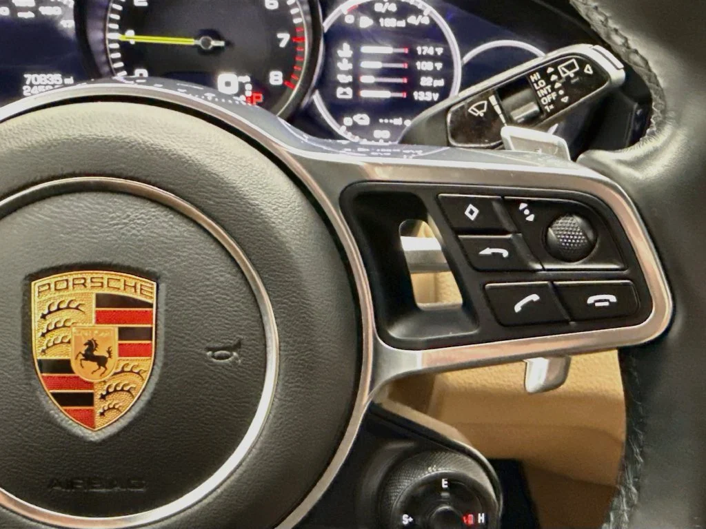 Used 2019  Porsche Base image 12