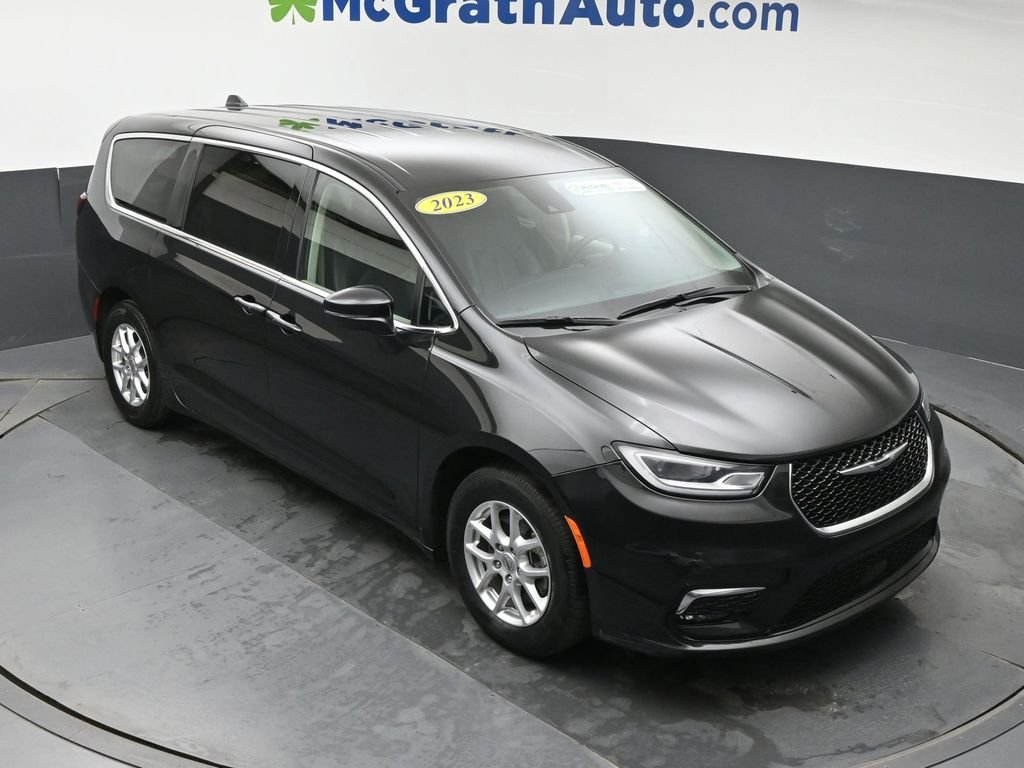 Used 2023 Black Chrysler Touring L image 3