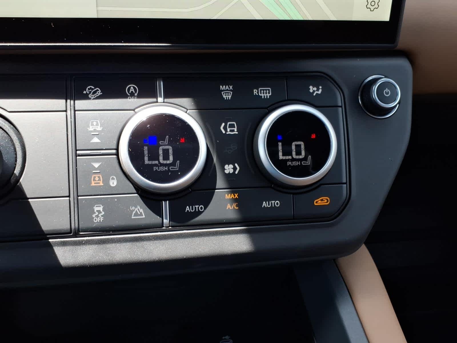 New 2026 Fuji White Land Rover X-Dynamic SE image 13