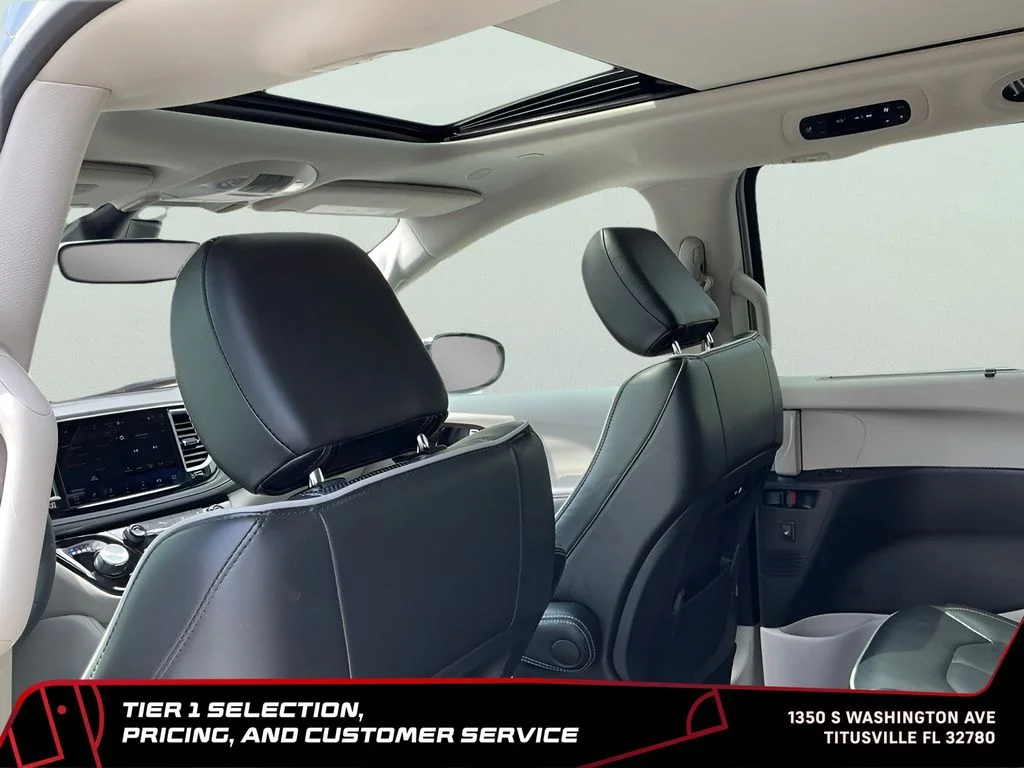 Used 2024 Silver Chrysler Limited image 22