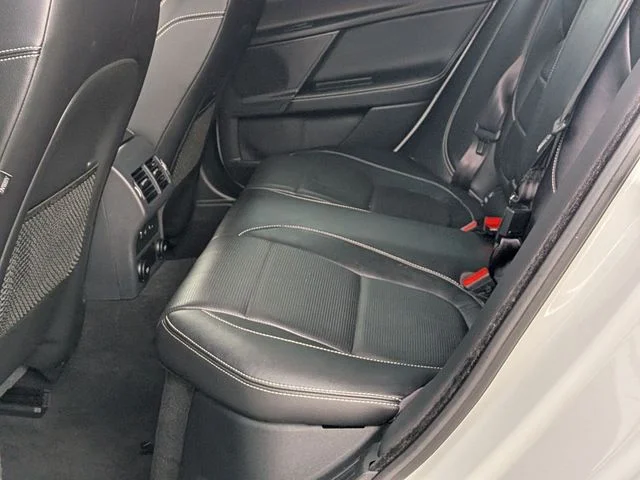 Used 2018 White Jaguar 25t R-Sport image 23