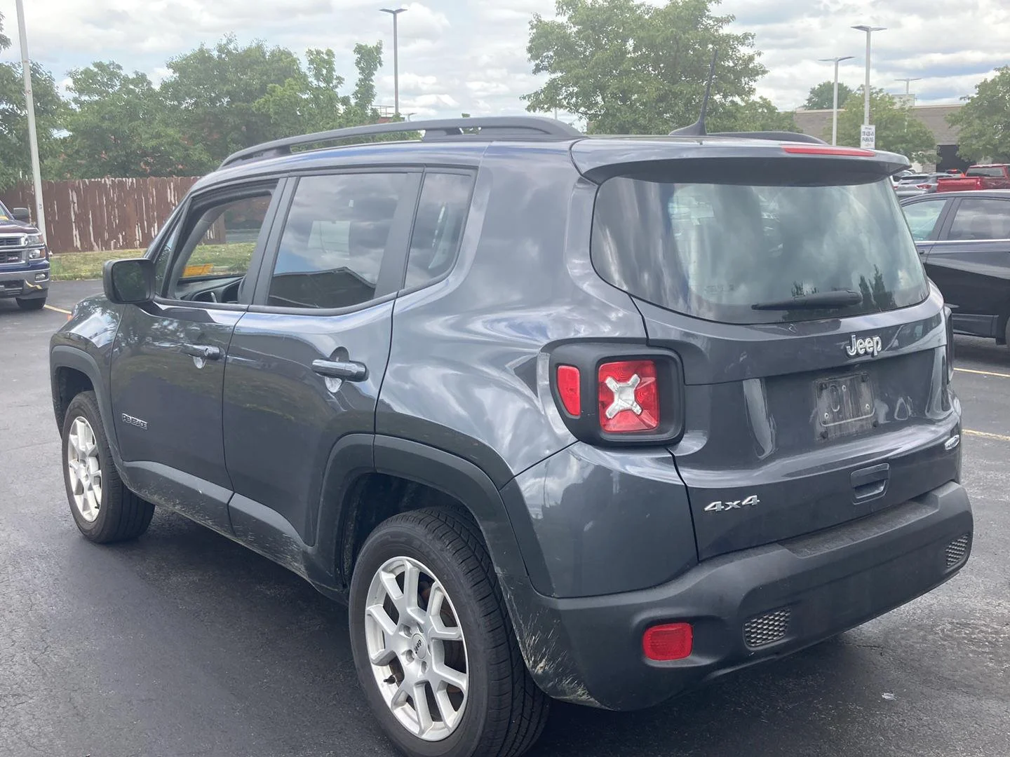 Used 2022 Gy Jeep Latitude image 5