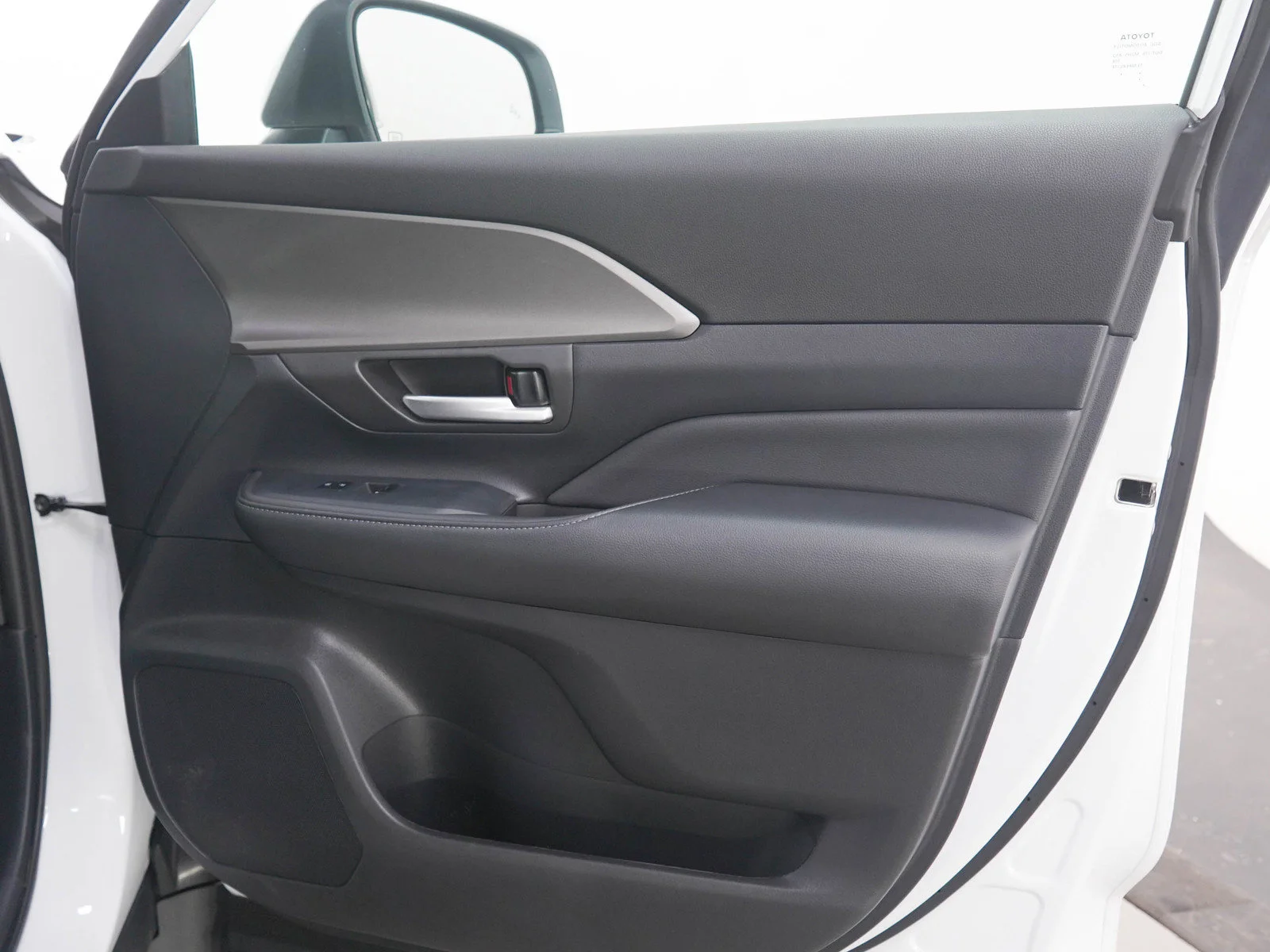 Used 2025  Toyota XLE image 11