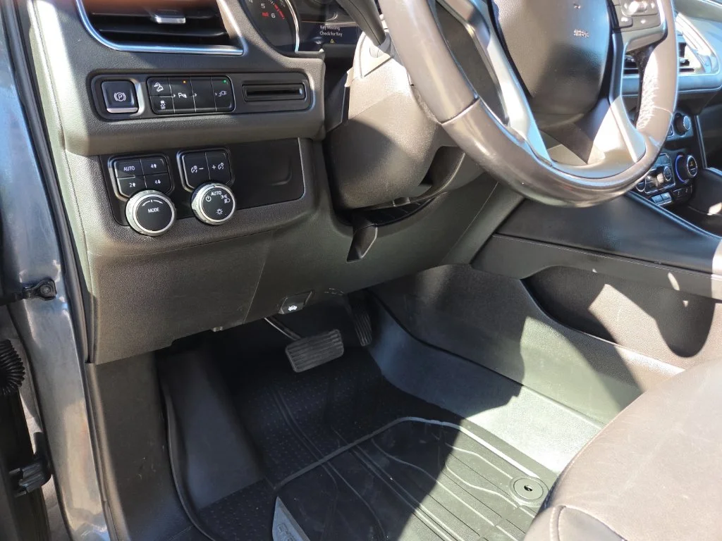 Used 2021 Gray Chevrolet Z71 image 31