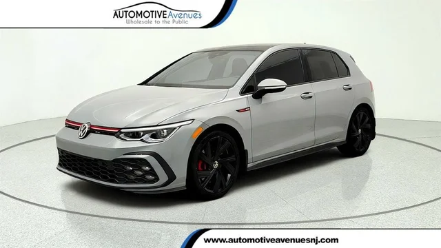 2022 Volkswagen Golf GTI 2.0T SE DSG w/ Leather Package & Black Wheel Package
