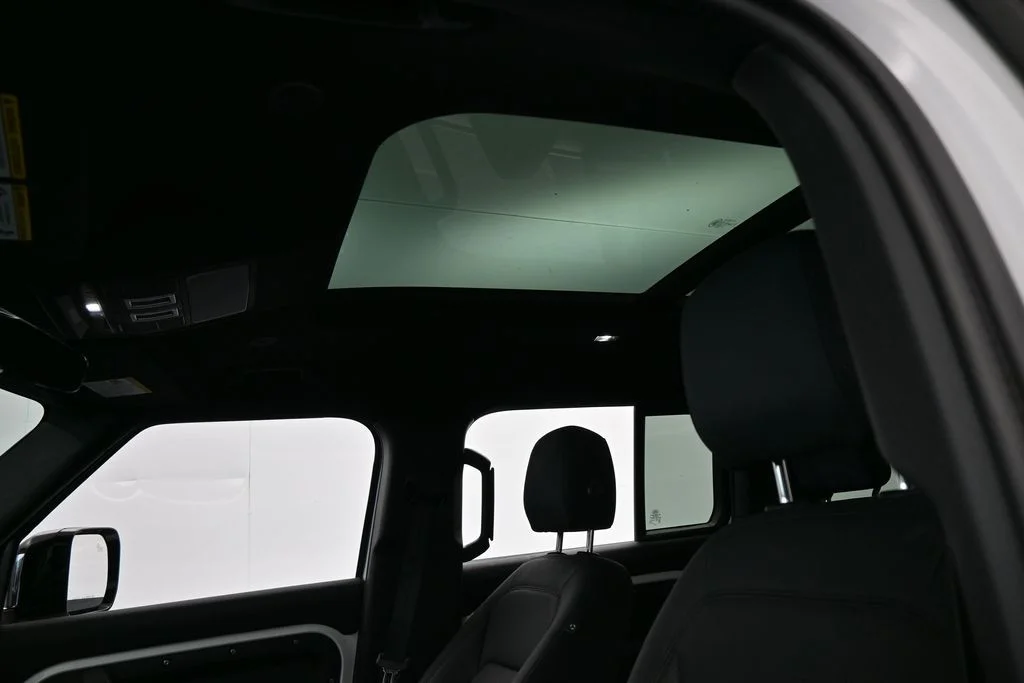Used 2025 White Land Rover S image 11