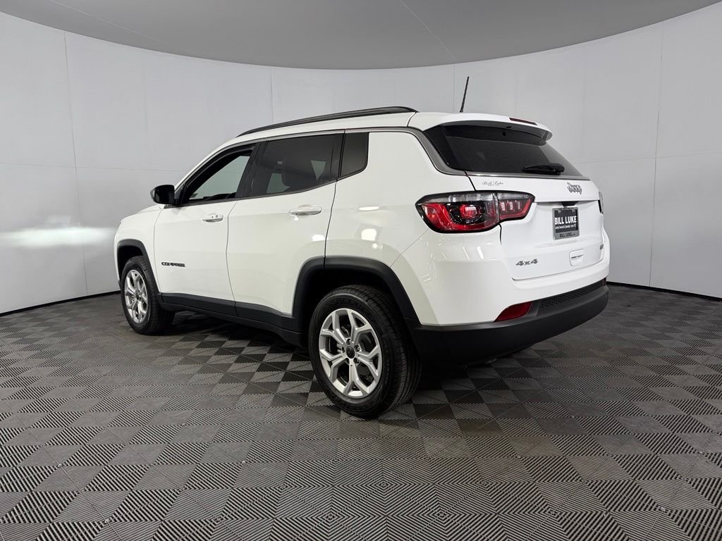 Used 2025 White Jeep Latitude image 10