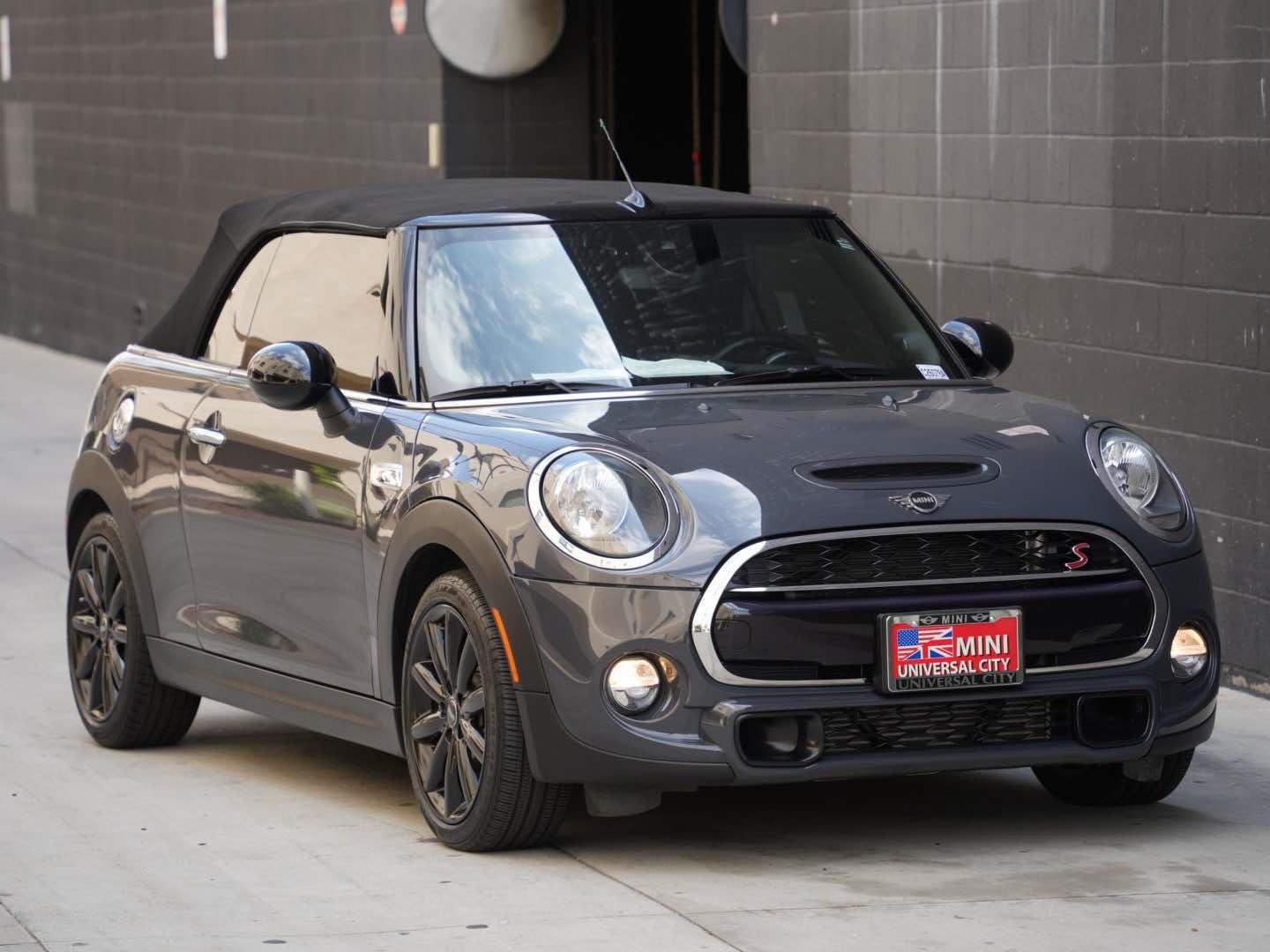 2019 MINI Convertible Cooper S Signature's photo
