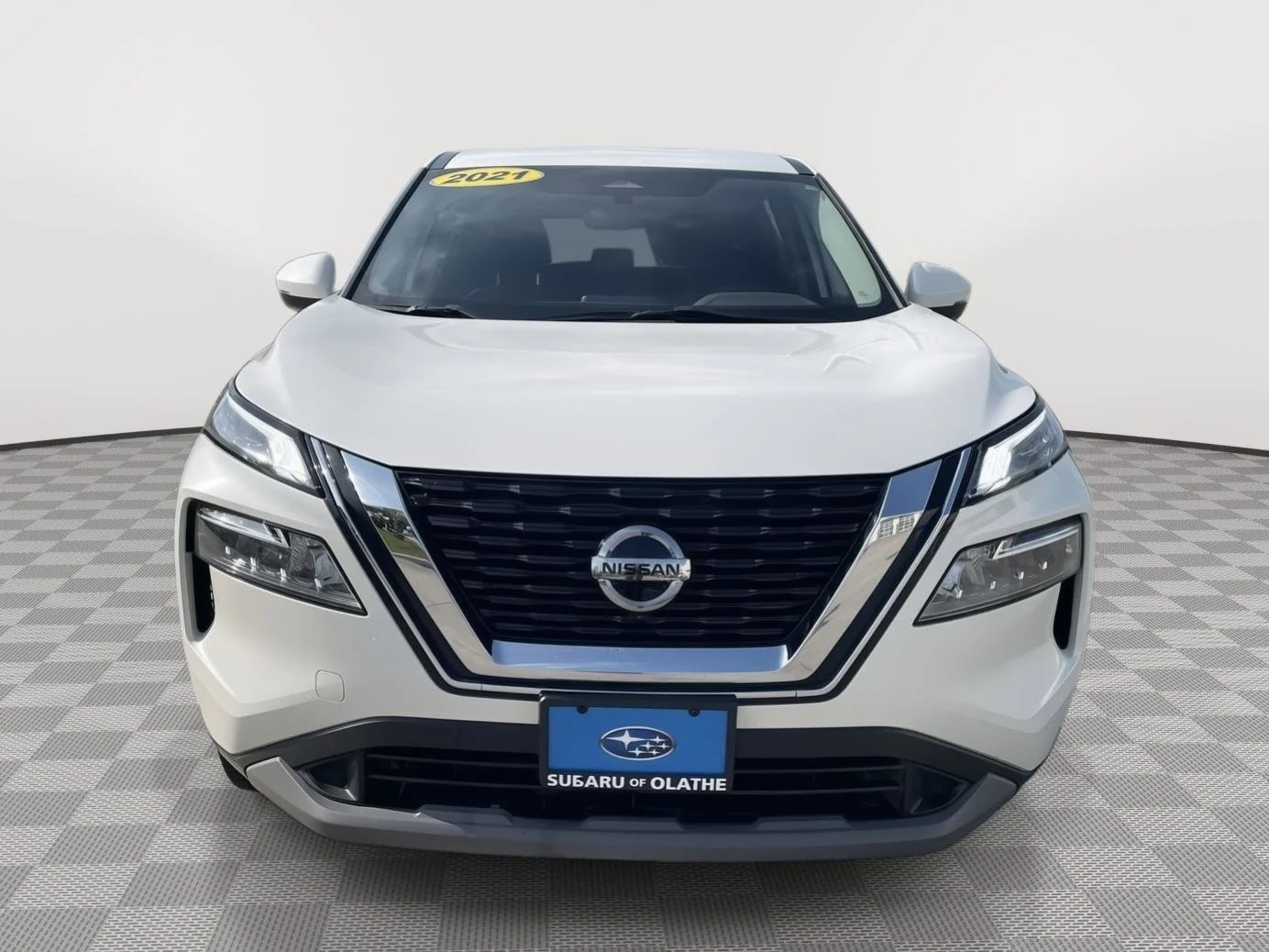 Used 2021 Pearl White Tricoat Nissan SV image 15