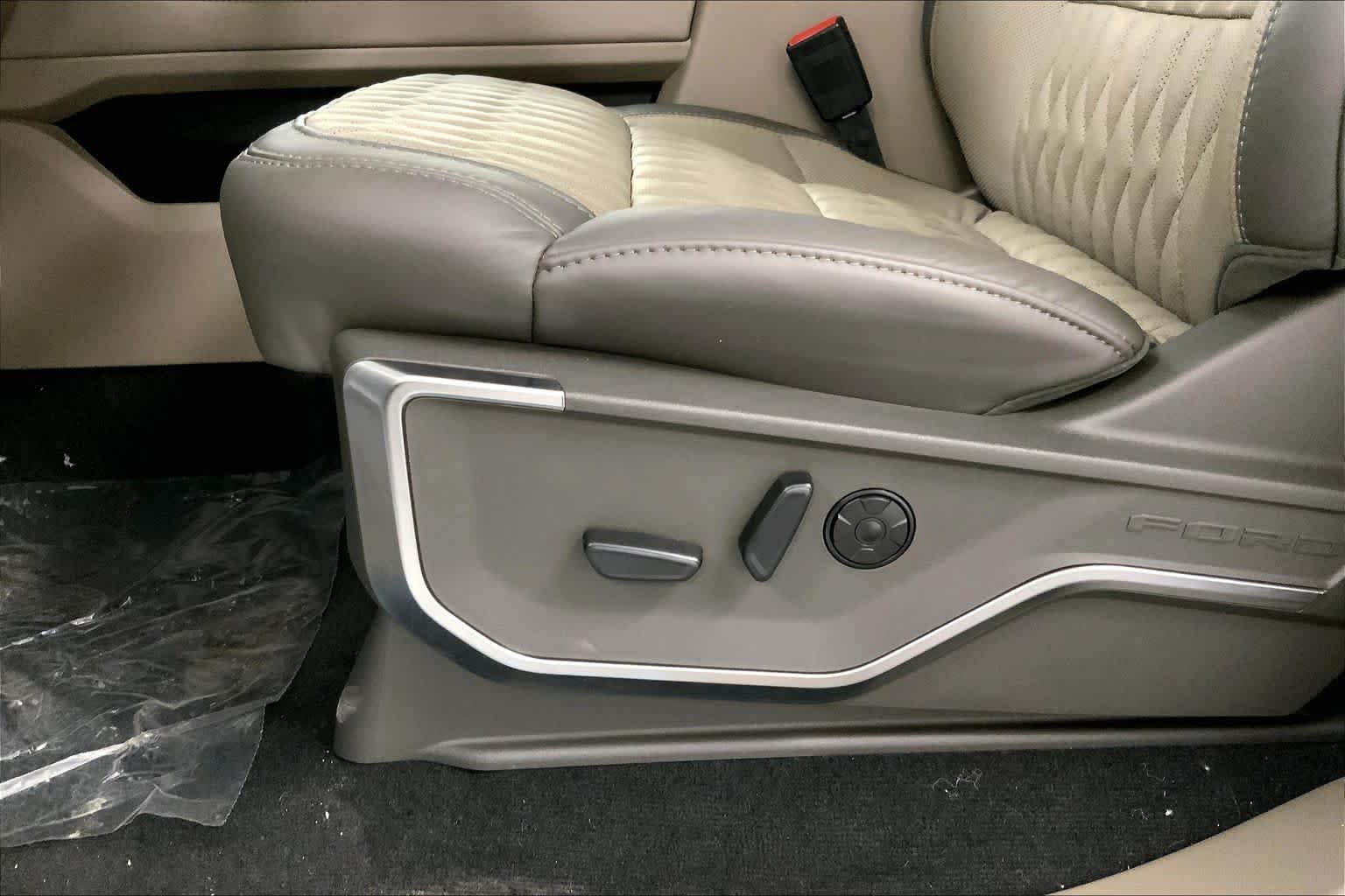 New 2026 Star White Metallic Tri-Coat Ford F-250® Platinum® image 19