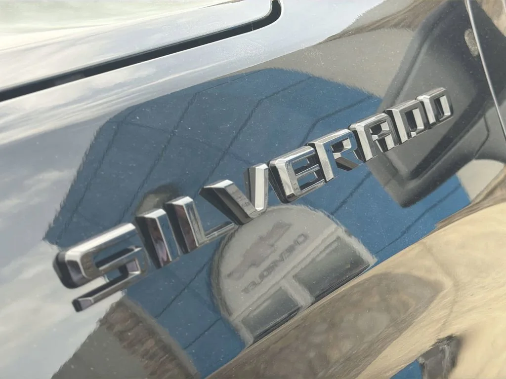 Used 2023 Black Chevrolet Custom image 19