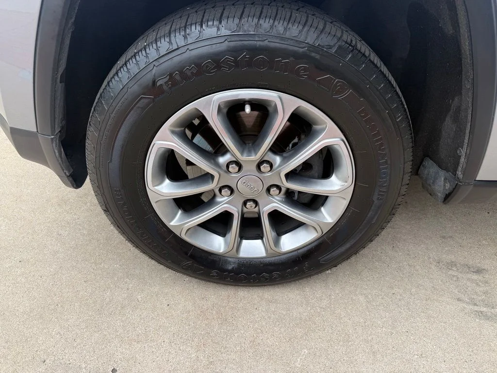 Used 2014 Silver Jeep Limited image 7
