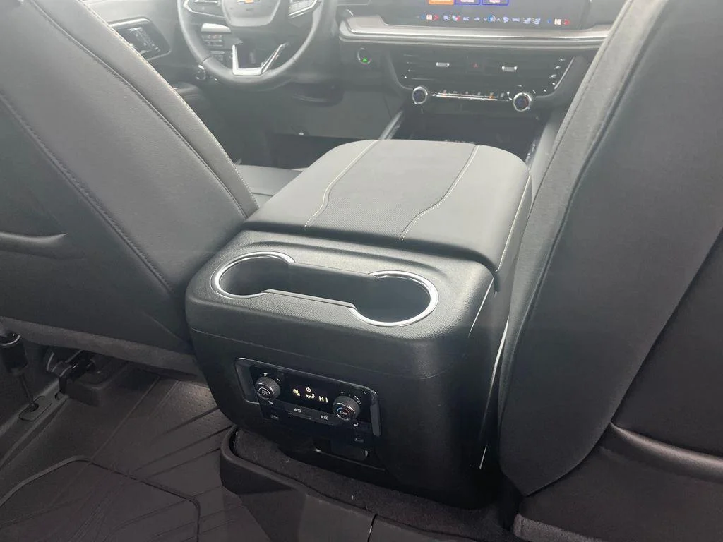 2026 Chevrolet Suburban Premier - Photo 31
