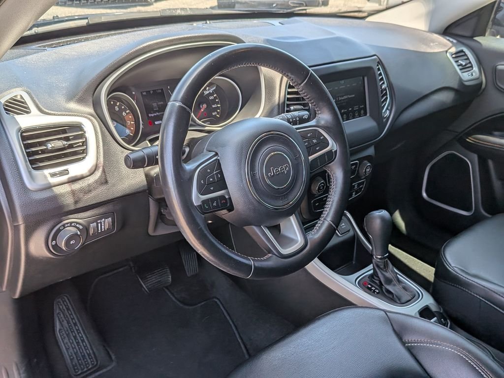 Used 2019 Black Jeep Latitude image 32