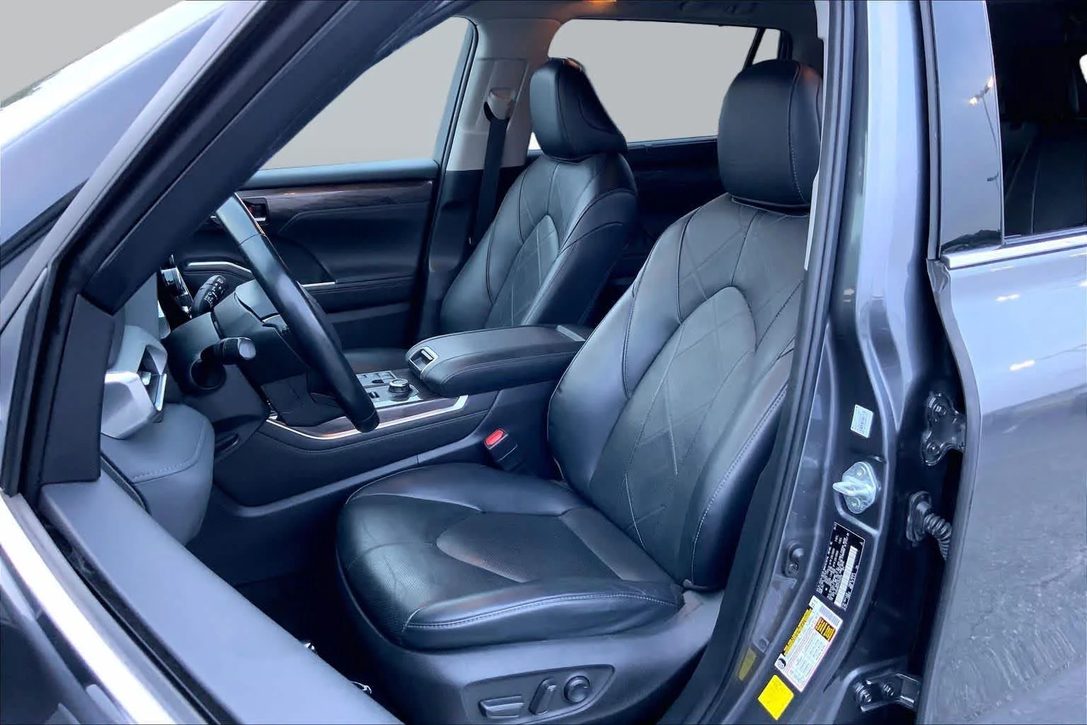 Used 2023 Magnetic Gray Metallic Toyota Platinum image 7