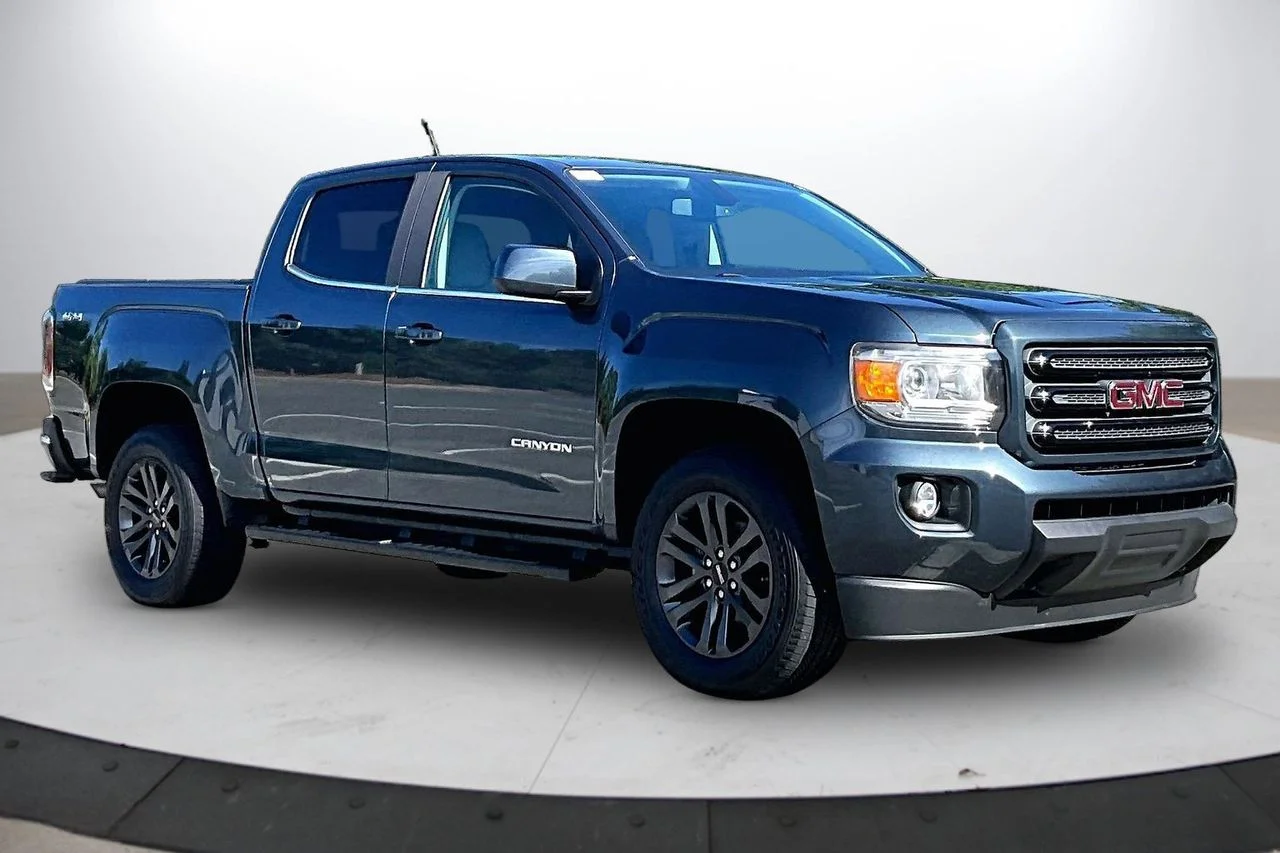 Used 2020 Blue GMC SLE1 image 2