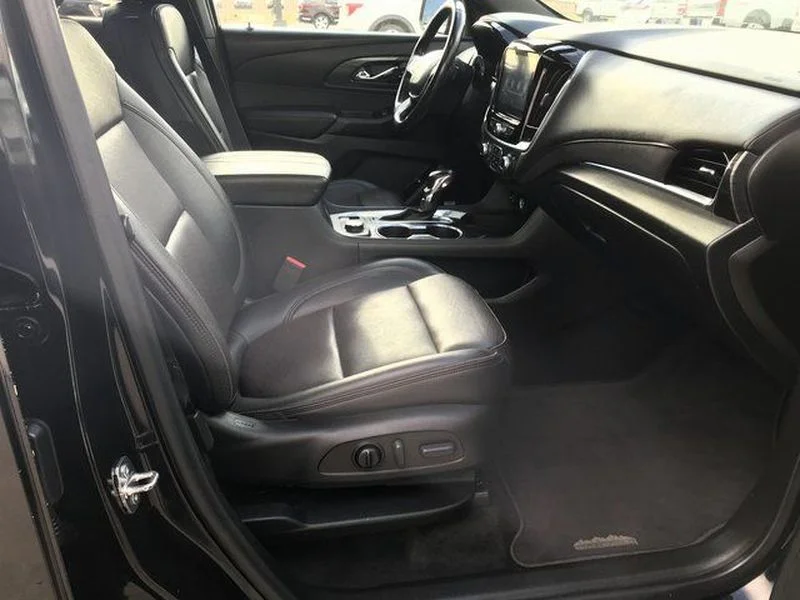 Used 2022 Mosaic Black Metallic Chevrolet High Country image 20