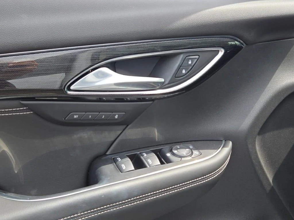 Used 2023 White Buick Essence image 23